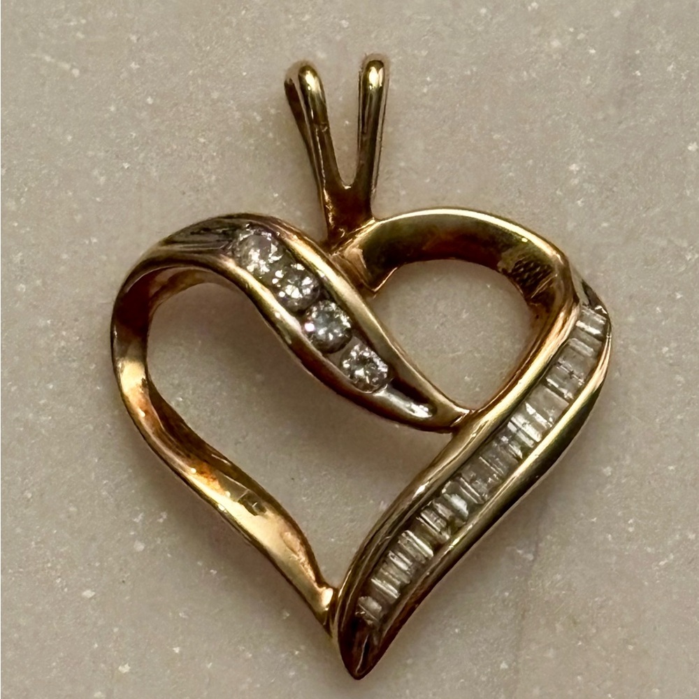 Diamond Heart Pendant 1/10 carat TW Round-Cut Diamonds 10K Gold